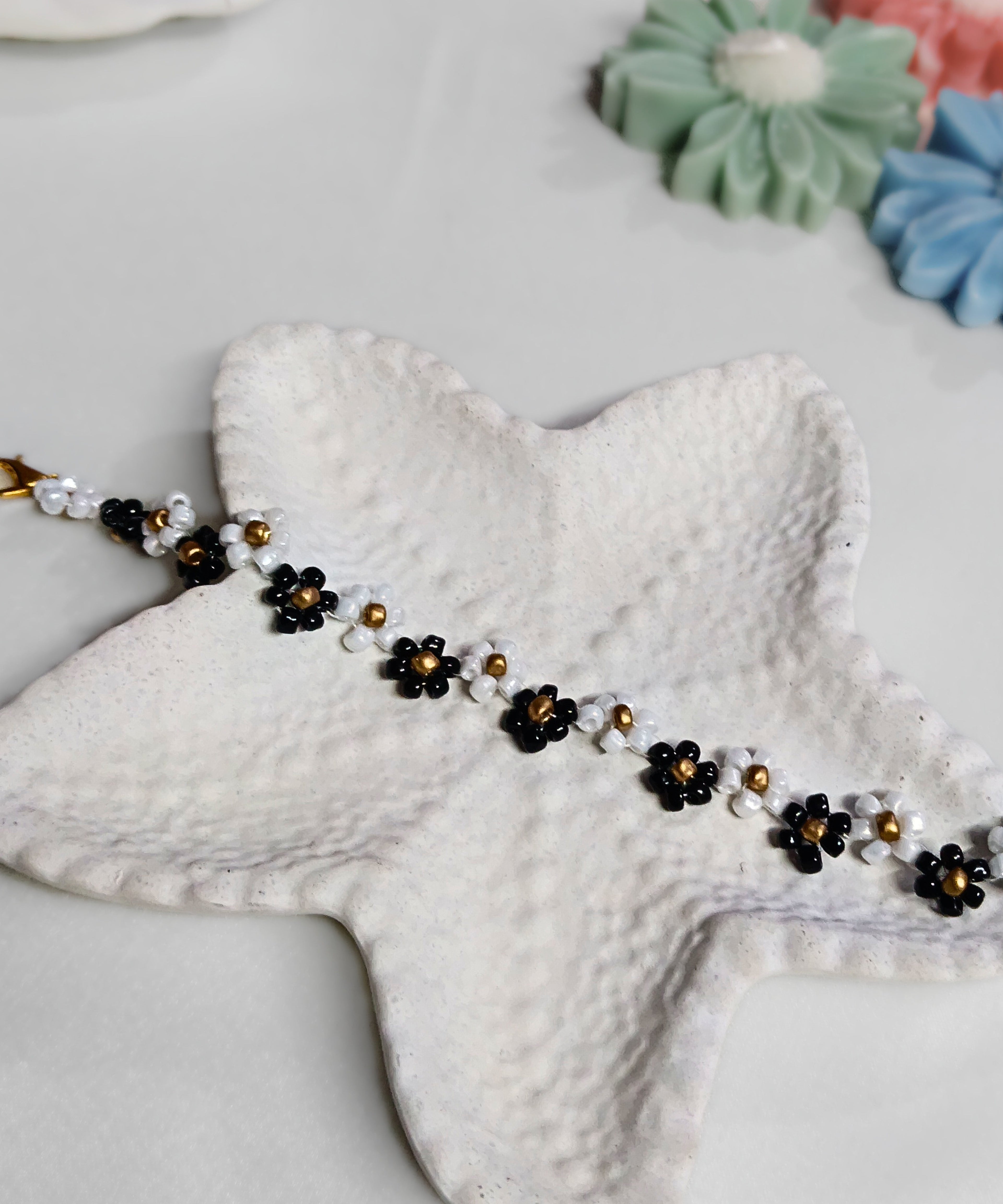 Sajora Midnight Daisy Flower Bracelet