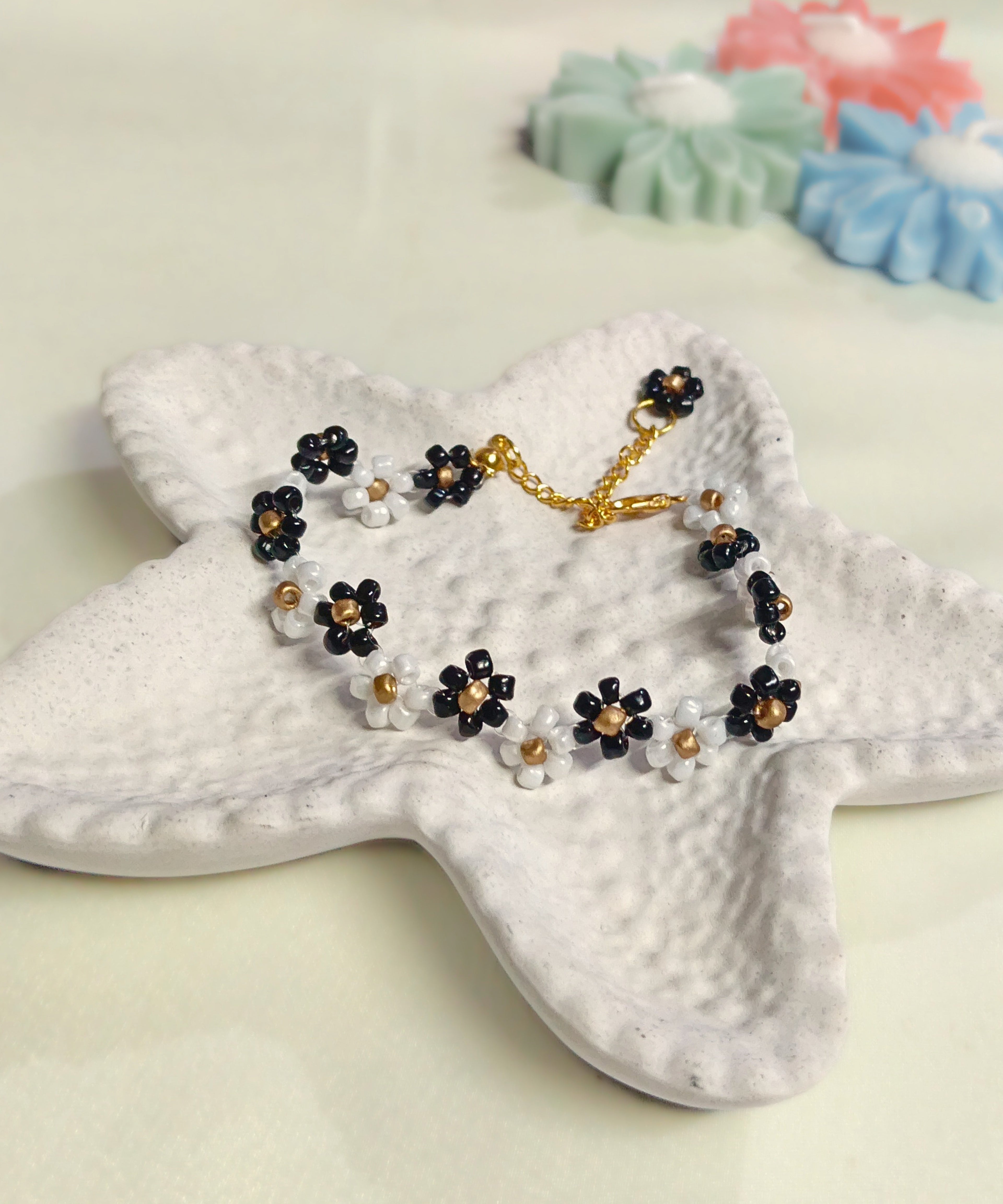 Sajora Midnight Daisy Flower Bracelet