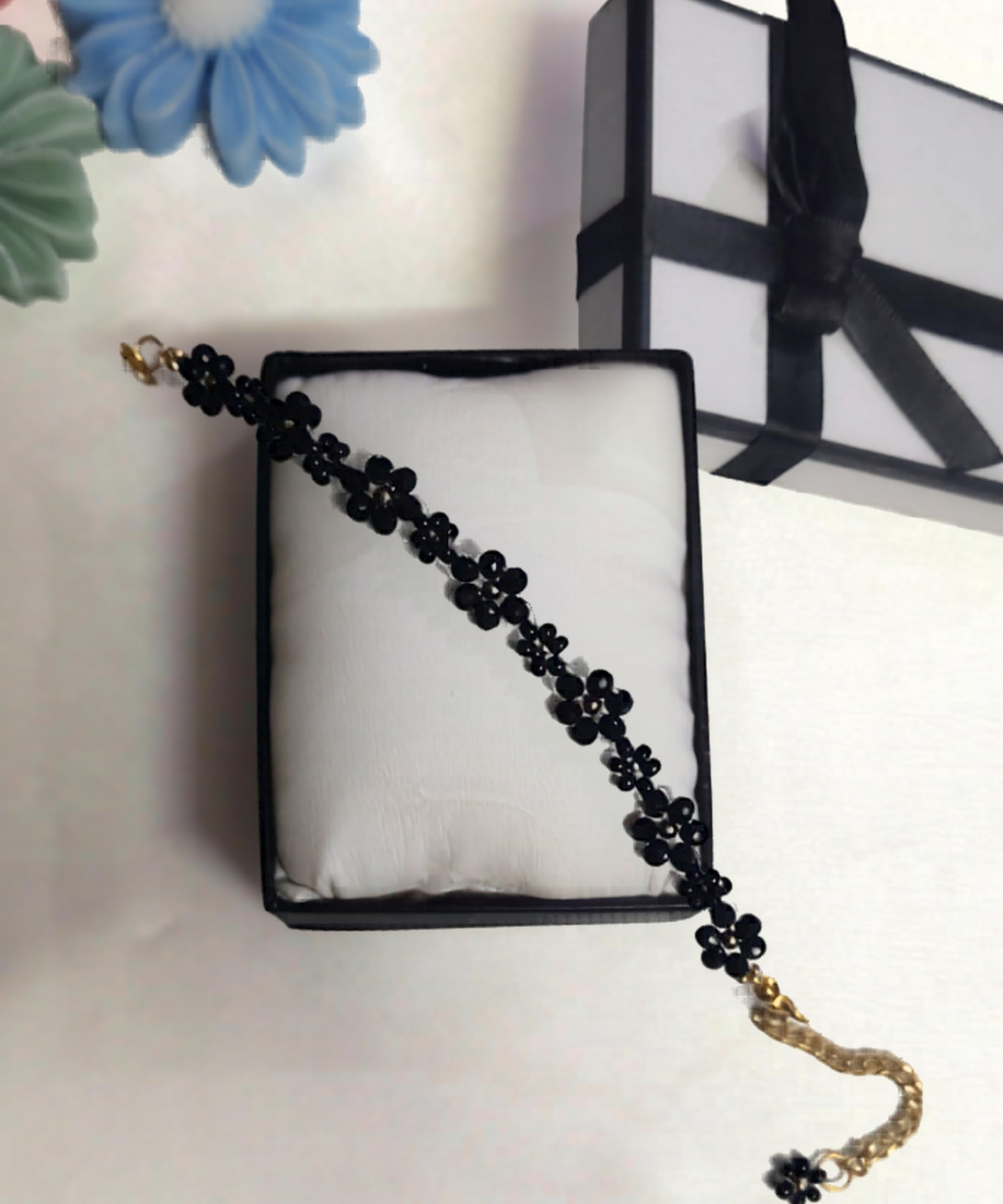 Sajora Black Petal Bracelet